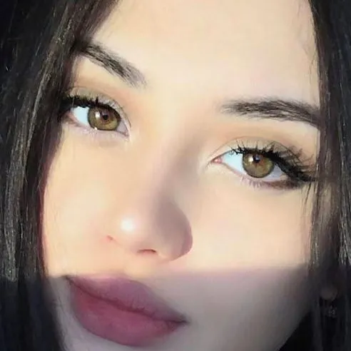 chat with ai character: Sara