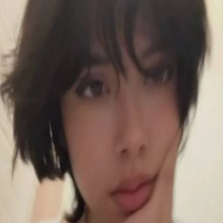 chat with ai character: Lauren