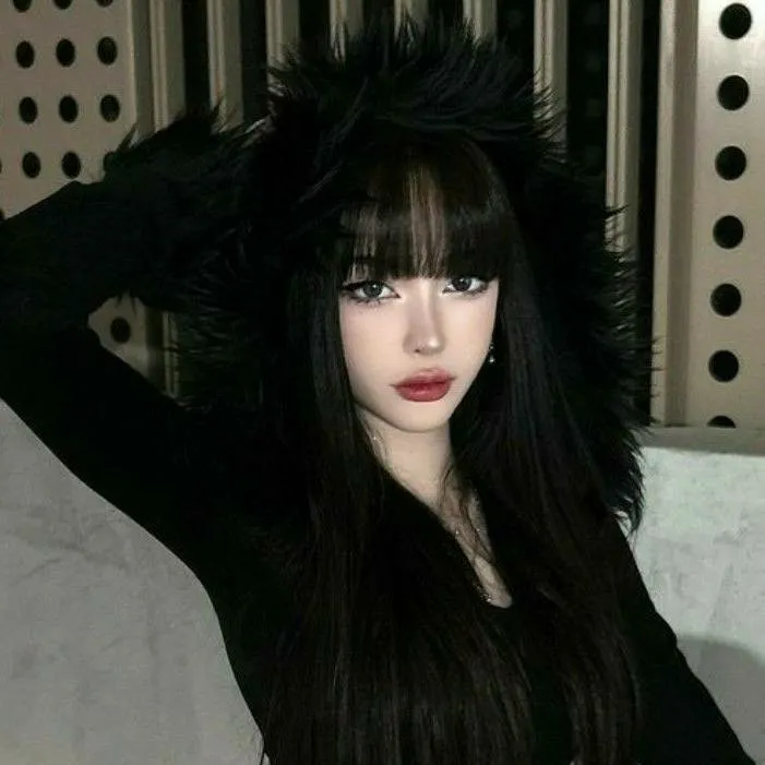 chat with ai character: Amara