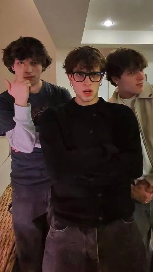 ai character: Sturniolo triplets background