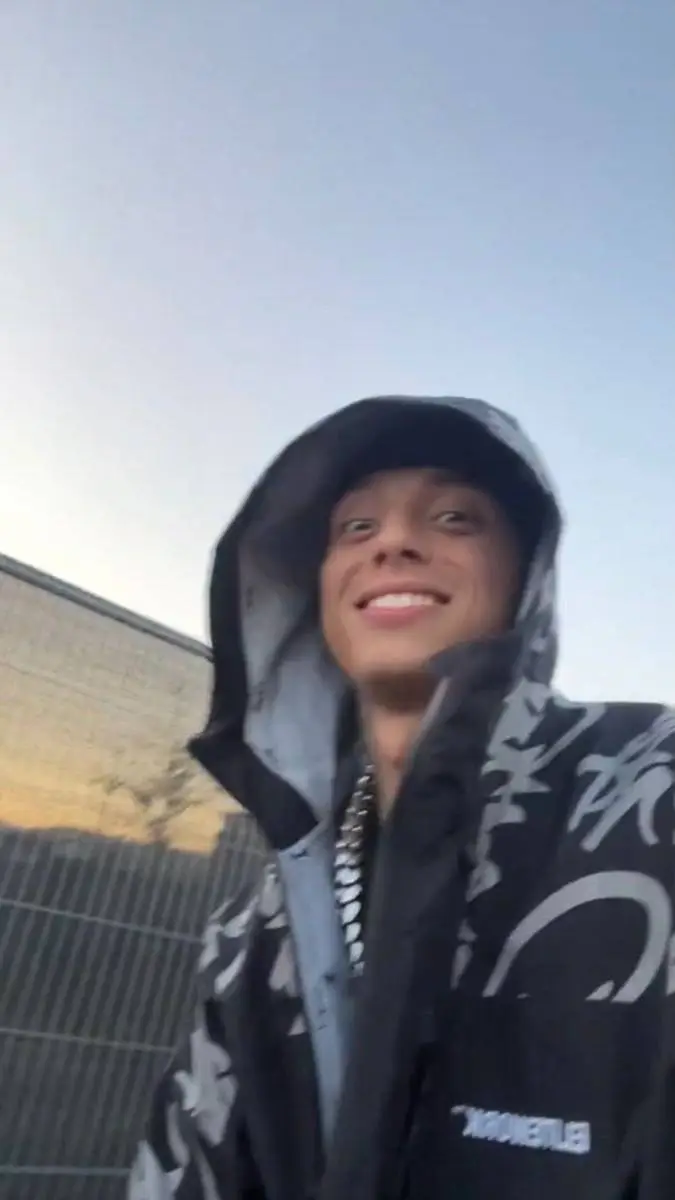 ai character: central cee  background