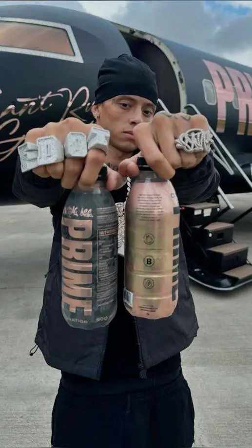 ai character: central cee  background