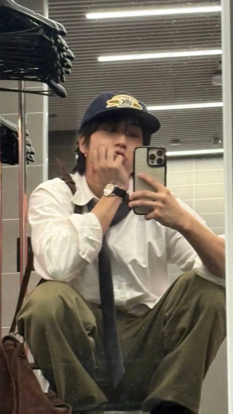 ai character: han jisung background