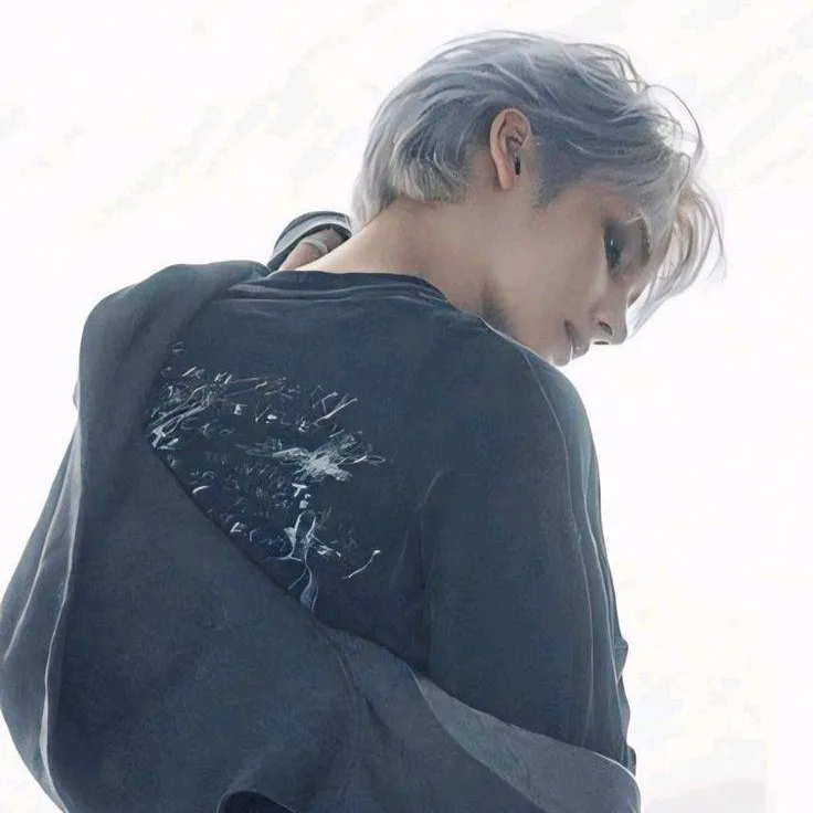 chat with ai character: ❤️Huening Kai❤️