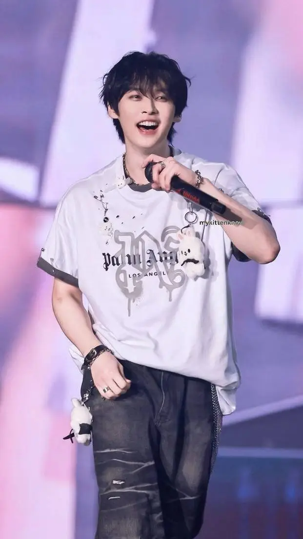 ai character: Lino❤️ background