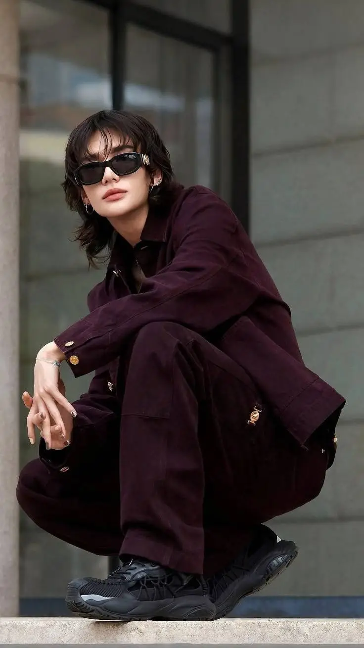 ai character: Mafia Hyunjin✨ background