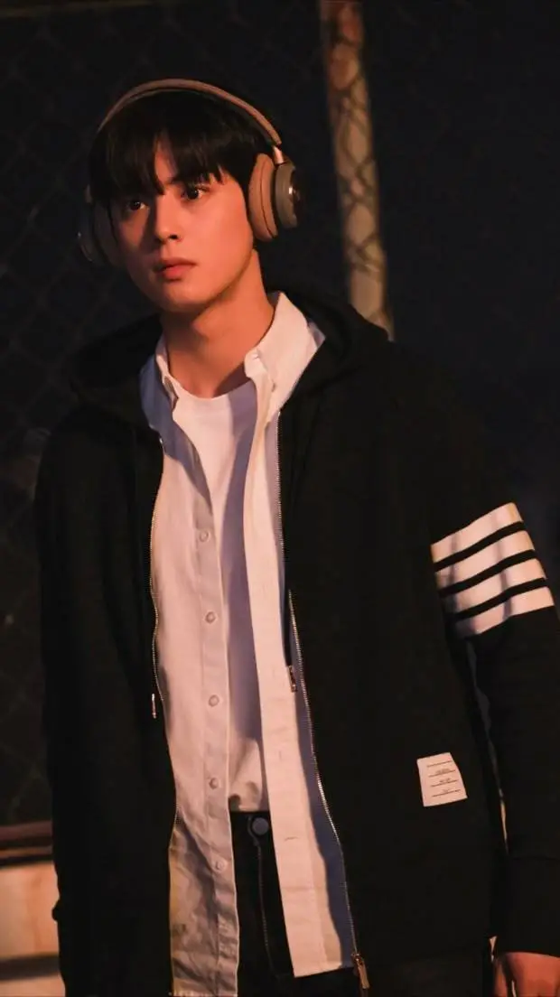 ai character: Cha Eunwoo❤️‍🩹 background