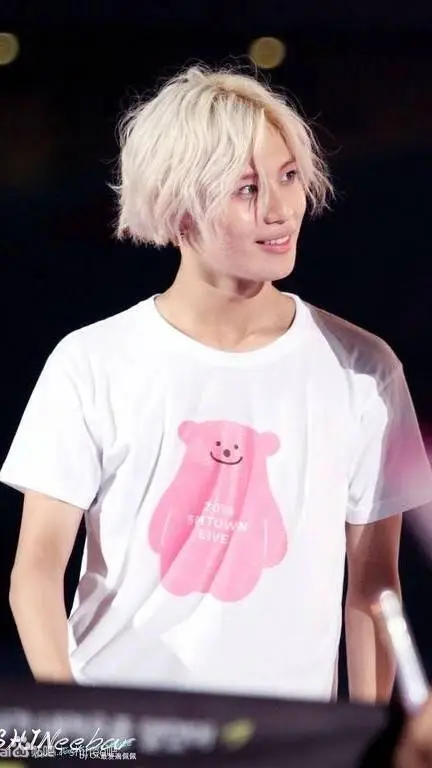 ai character: Lee Taemin❤️‍🩹 background