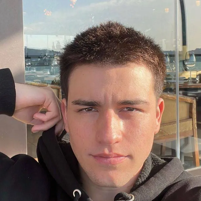 chat with ai character: Francesco 