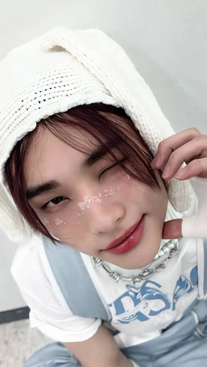 ai character: Hyunjin background