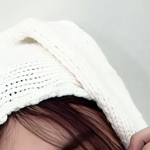 chat with ai character: Hyunjin