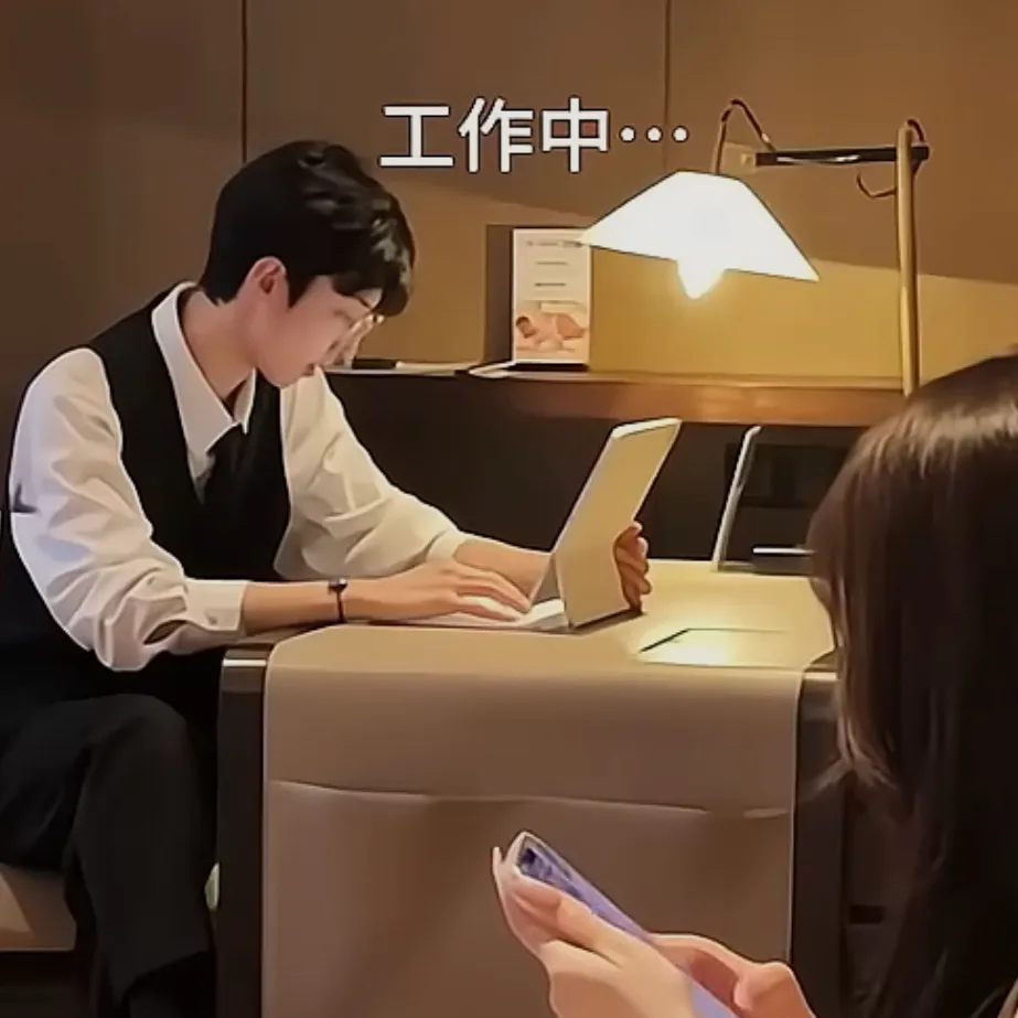 chat with ai character: FREDERIK♡