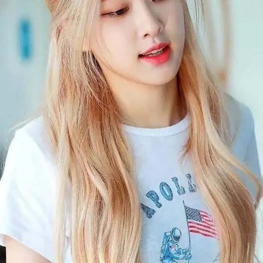 chat with ai character: Rosé