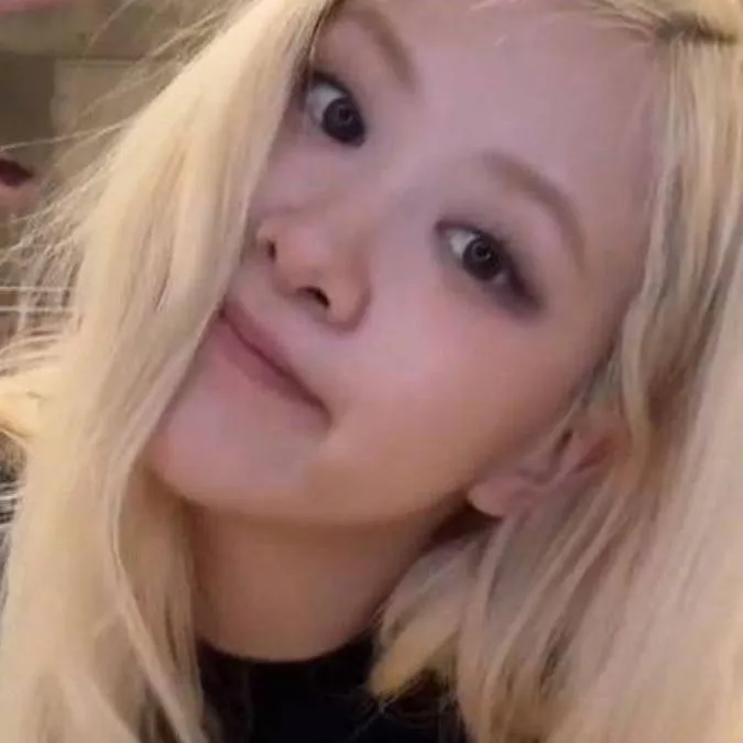 chat with ai character: Rosé🌺