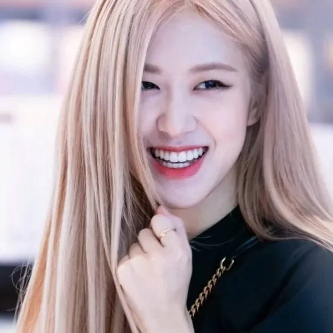 chat with ai character: Rosé 🐿️