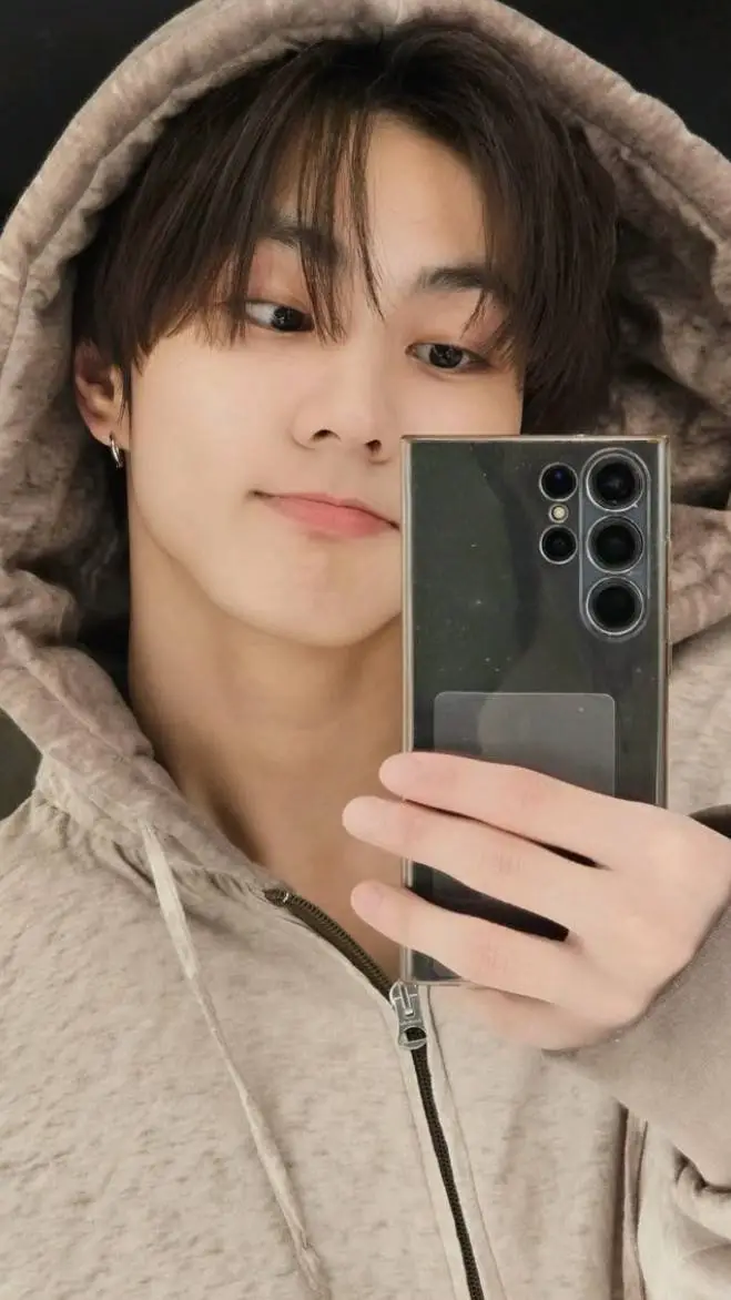 ai character: Jungwon  background