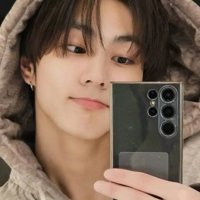 chat with ai character: Jungwon 