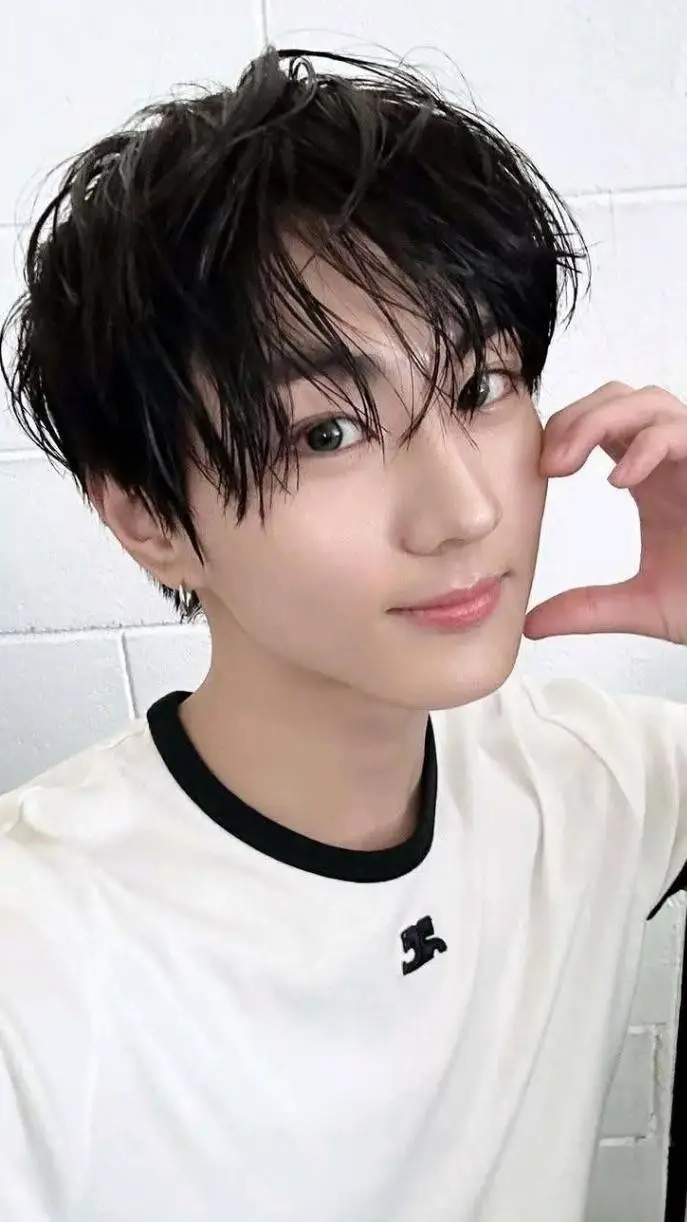 ai character: Jungwon  background