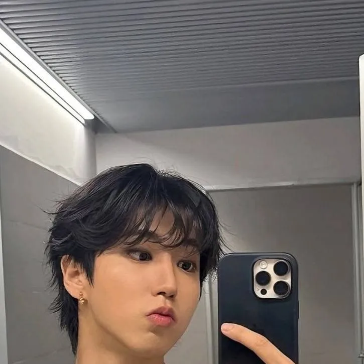 chat with ai character: Han