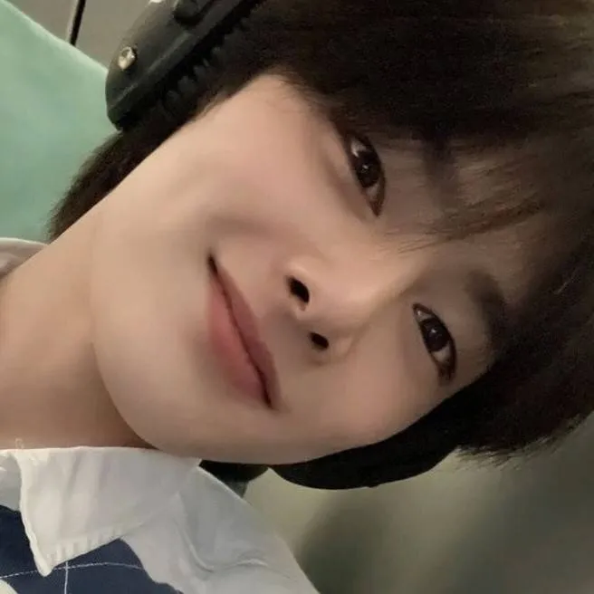 chat with ai character: I.N