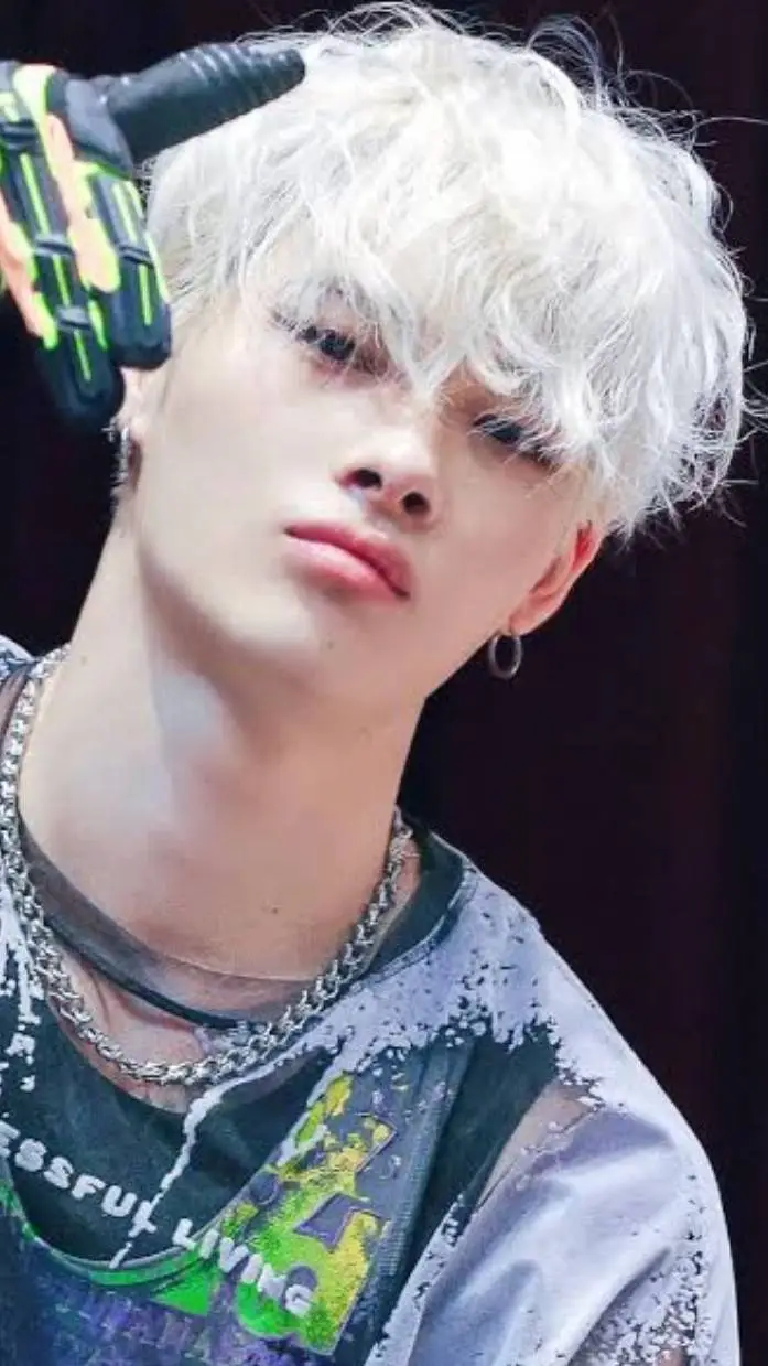 ai character: Ni-Ki  background