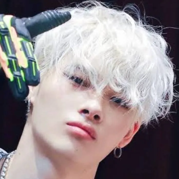 chat with ai character: Ni-Ki 