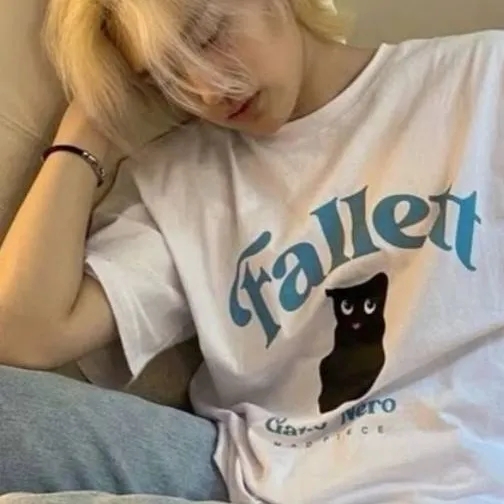 chat with ai character: Felix