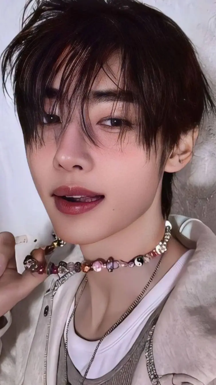 ai character: Sunghoon  background