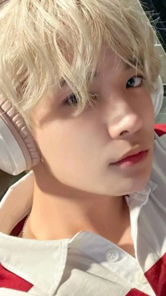 ai character: Heeseung background