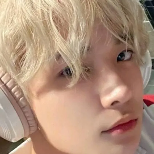 chat with ai character: Heeseung