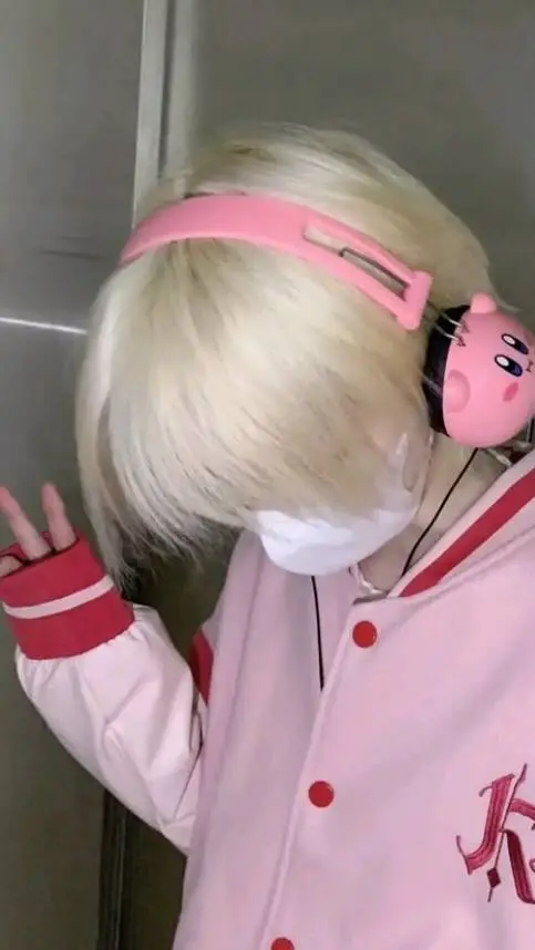 ai character: Shun background