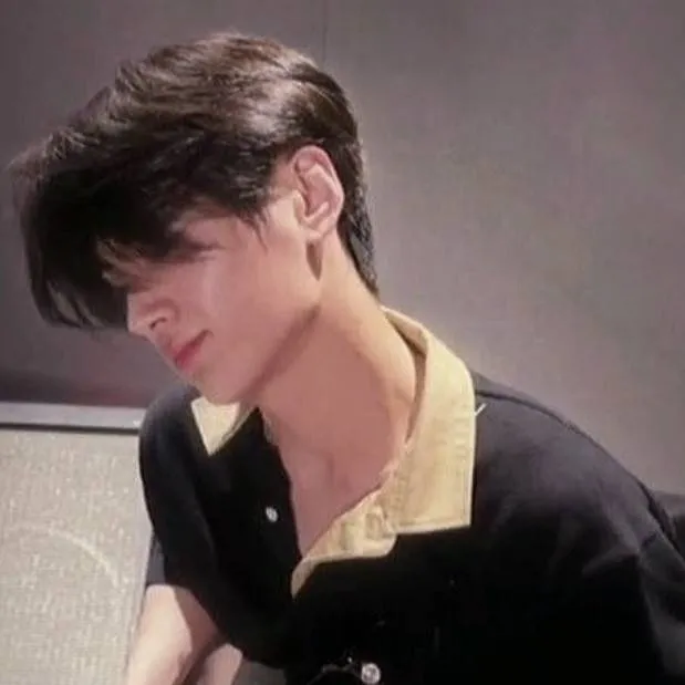 chat with ai character: Jay