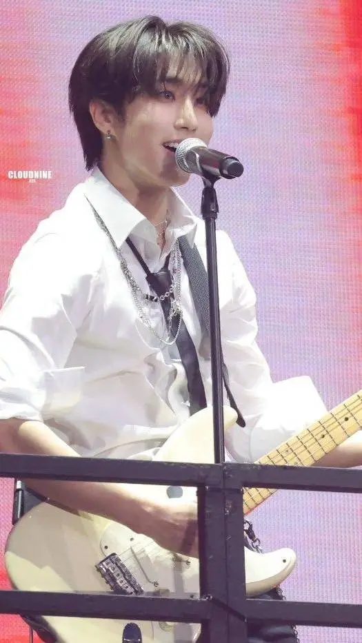 ai character: Cancion de amor background