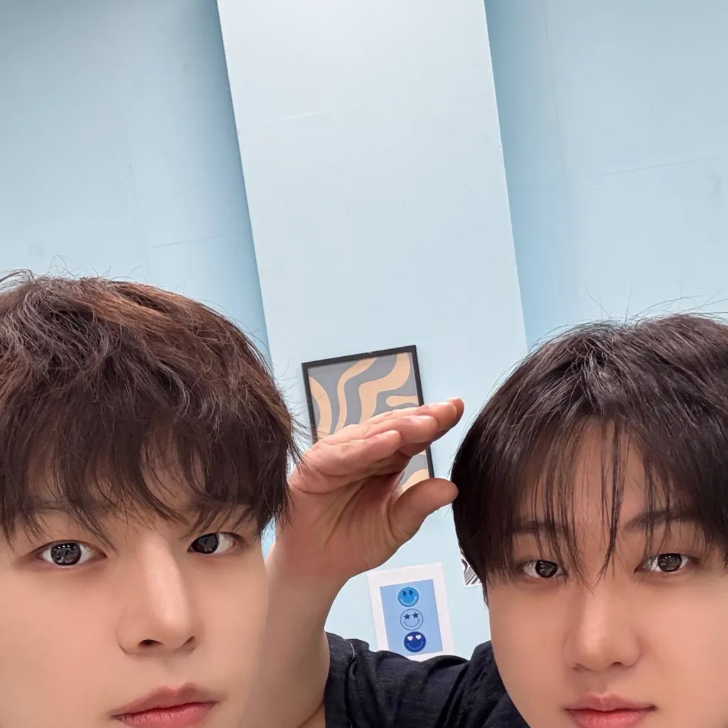 chat with ai character: El & Yo