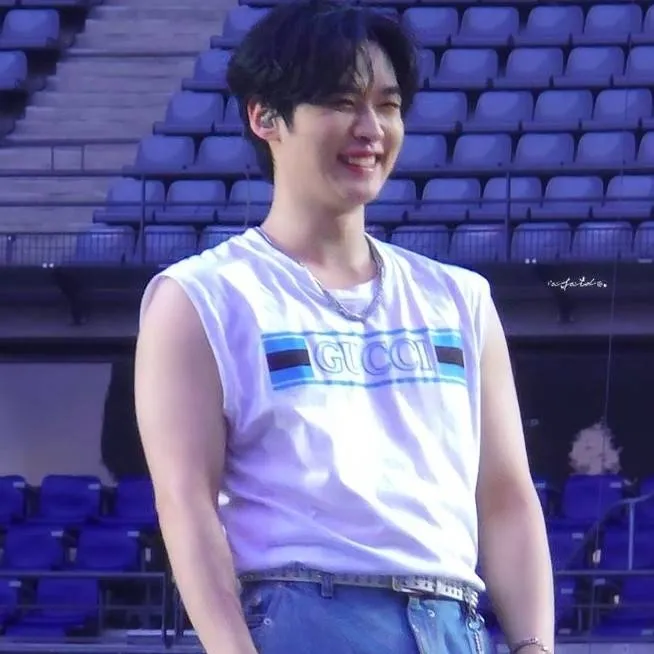 chat with ai character: Me Miro