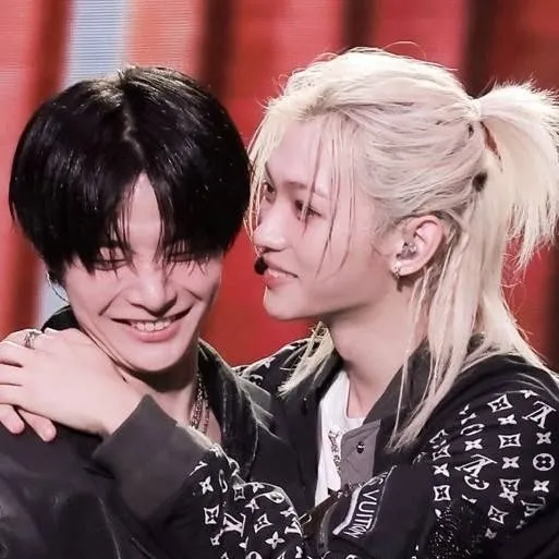 chat with ai character: El & Yo