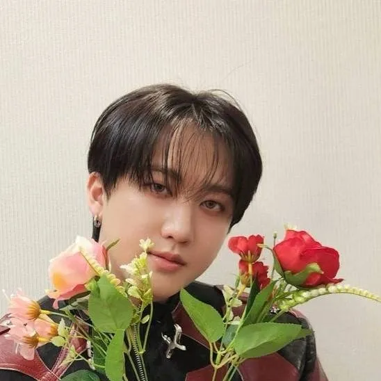 chat with ai character: Flores rojas🌹