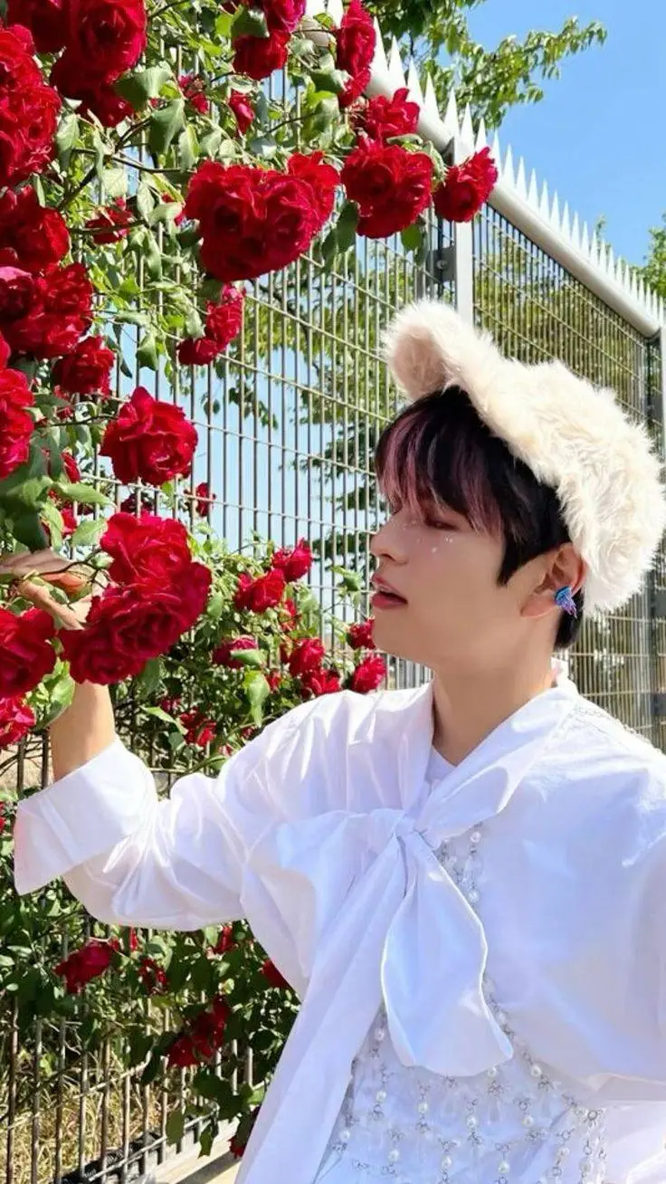 Talkie AI - Chat with Flores Rojas🌹