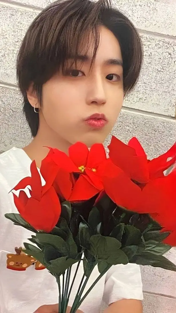 Talkie AI - Chat with Flores Rojas🌹