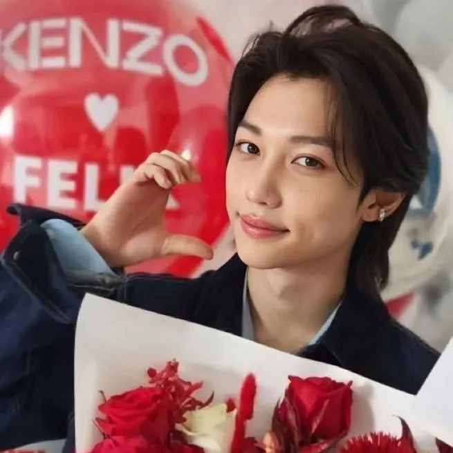 chat with ai character: Flores Rojas🌹