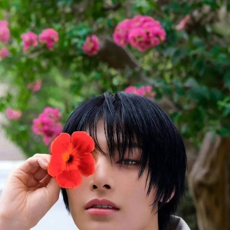 chat with ai character: Flores rojas🌹