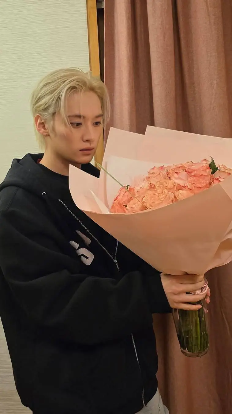 Talkie AI - Chat with Flores Rojas🌹