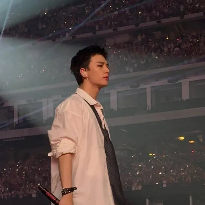 chat with ai character: Hyunjin mi bias🫶🏻