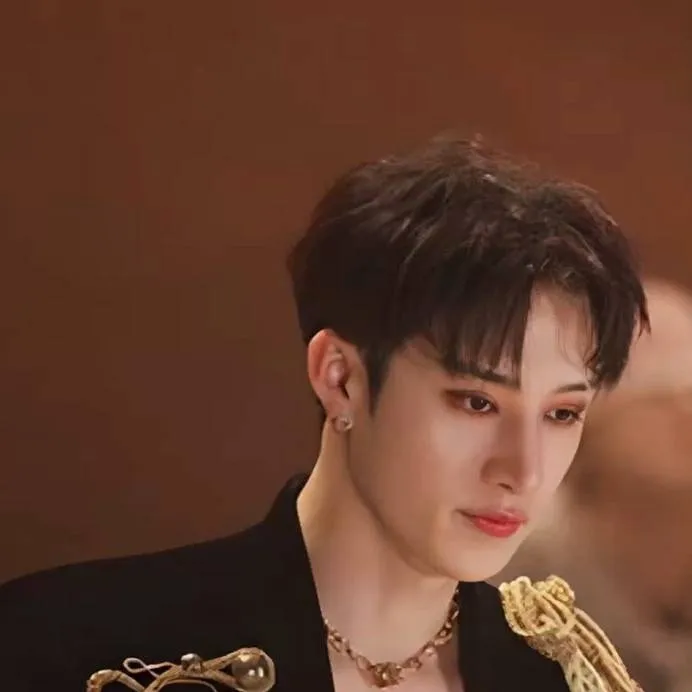 chat with ai character: Príncipe Sin 👑