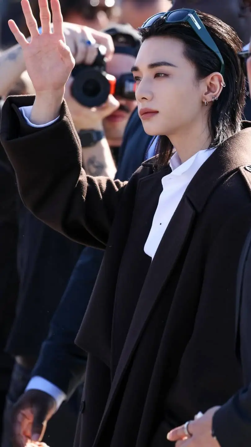 ai character: Todo Se Rompio background