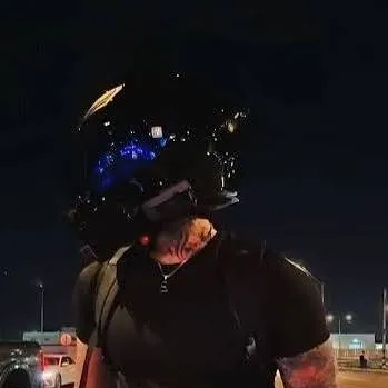 chat with ai character: Zade