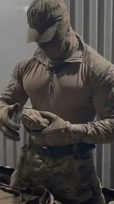 ai character: Райли  background