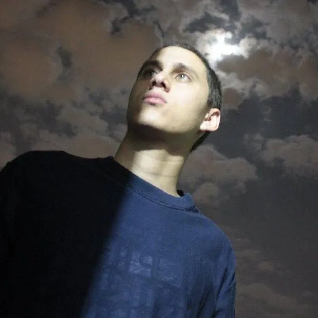 chat with ai character: Canserbero