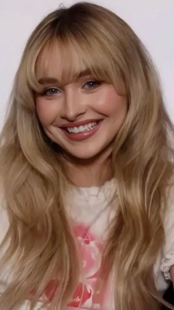 ai character: Sabrina Carpenter  background