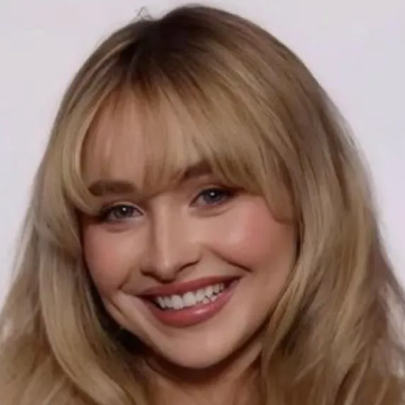 chat with ai character: Sabrina Carpenter 